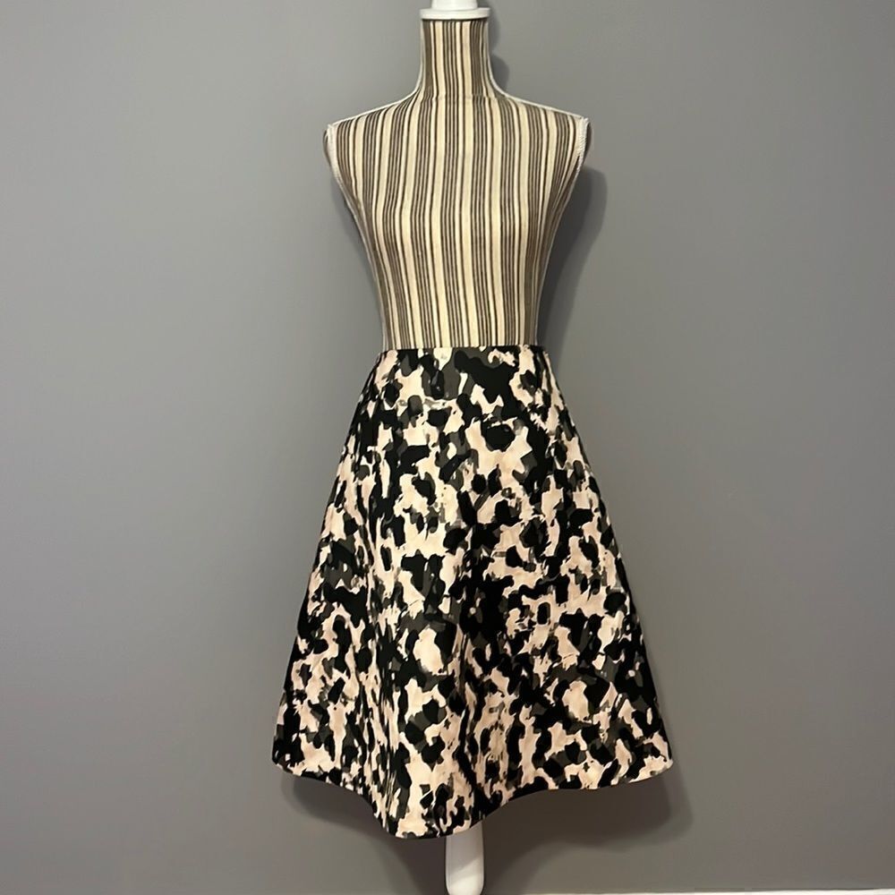 H&m women’s skirt. Pink/gray/black. Size 4